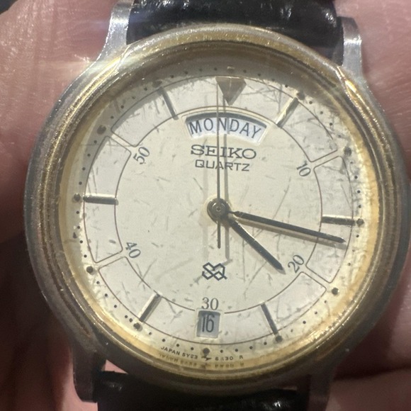 Working VTG Seiko Calendar 5Y23-6A19 Two Tone Dial 33mm Mens Watch Quartz Black - Picture 12 of 12